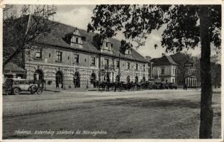 Tata-Tóváros Esterházy Szálloda automobillal