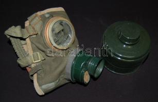 Polgárvédelmi vászon gázálarc szűrővel és vászontáskával az 1980-as évekből