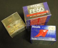 18 db 60 perces magnókazetta és 10 db floppylemez eredeti csomagolásban