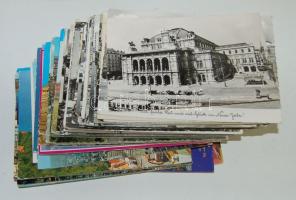 137 db vegyes modern városképes lap, főleg Európa, sok fekete-fehérrel / 137 mixed town-view cards