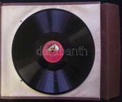 95 darabos háború előtti hanglemez-gyűjtemény. Sok opera, komolyzene, mind jó állapotban / Collection of 95 vintage records. Lots of classical and opera all in good condition