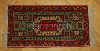 Gépi perzsa szőnyeg / 130x65 cm