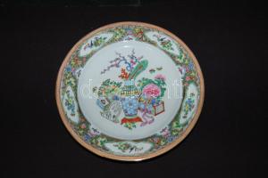 Kézzel festett és aranyozott kínai porcelán tányér /  Handpainted chinaware plate d: 20cm