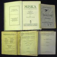 5 db cserkészkönyv : Temesi Győző-Sztrilich Pál: Cserkészkönyv, Magyar Cserkészszövetség, Budapest és 1940 Cserkész próbák könyve I. (a gerinc hiányos) + 1933 Velősy Elek: Miska, Könyvbarátok Szövetsége, Budapest, 1935 Sztrilich Pál-Temesi Győző: Cserkészkönyv, Magyar Cserkészszövetség, Budapest 1945 Dr. Velen Fanderlik: Skautska Prakse, Nakladatelstvi KLEN, Brno