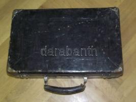 Több száz darabos vegyes hagyaték fotó, nyomtatvány, okmány tétel régi bőr-kofferban