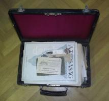 Több száz darabos vegyes hagyaték fotó, nyomtatvány, okmány tétel régi bőr-kofferban