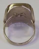 Puskás Ferenc saját kezű aláírása egy rajongója névjegykártyáján, valamint az általa ajándékozott di...