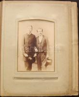 cca 1870-1890 Családi fotóhagyaték: Régi, sérült, bőr fotóalbum 20 db keményhátű fotóval, közte 48-a...