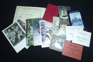 Vegyes papírrégiség tétel: Háború előtti képeslapok, fotó-sorozatok, néhány újság