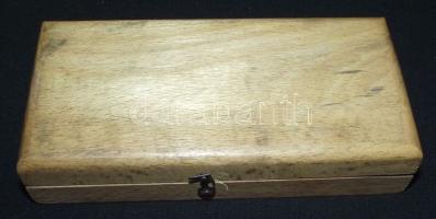 Századmilimáter pontosságú preciziós mérőműszer eredeti fatokban ROB BUdapest / High accuracy meter