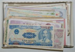 Vegyes bankjegy tétel, magyar és külföldi egyaránt, összesen 142db T:vegyes