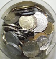 Vegyes világpénz tétel 1,1kg súlyban, összesen 250db T:vegyes