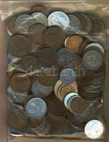 Vegyes világpénz tétel, összesen 235db 0,75kg súlyban T:vegyes