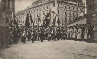 Budapest IV. Károly megkoronázása, a főváros küldöttsége Bárczy polgármesterrel (Rb)