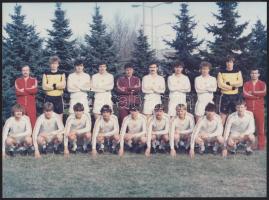 1984 László Sándor: 15 db igényes fotó a magyar ifjúsági football-válogatottról 18x24 cm