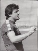 1984 László Sándor: 15 db igényes fotó a magyar ifjúsági football-válogatottról 18x24 cm