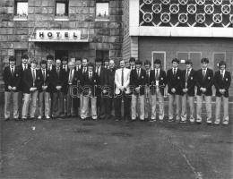 1984 László Sándor: 15 db igényes fotó a magyar ifjúsági football-válogatottról 18x24 cm