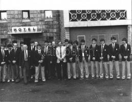 1984 László Sándor: 15 db igényes fotó a magyar ifjúsági football-válogatottról 18x24 cm