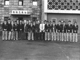 1984 László Sándor: 15 db igényes fotó a magyar ifjúsági football-válogatottról 18x24 cm