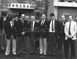 1984 László Sándor: 15 db igényes fotó a magyar ifjúsági football-válogatottról 18x24 cm