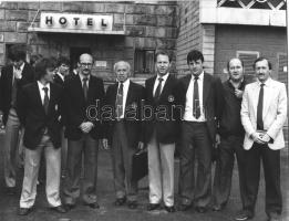 1984 László Sándor: 15 db igényes fotó a magyar ifjúsági football-válogatottról 18x24 cm