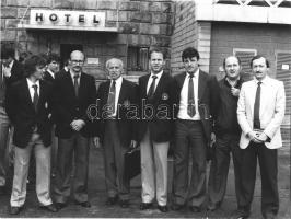 1984 László Sándor: 15 db igényes fotó a magyar ifjúsági football-válogatottról 18x24 cm