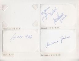 Osztrák filmszínészek autogramm-gyűjteménye 80 db majdnem mind különböző aláírás rendezett gyűjtemén...