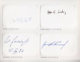 Osztrák filmszínészek autogramm-gyűjteménye 80 db majdnem mind különböző aláírás rendezett gyűjtemén...