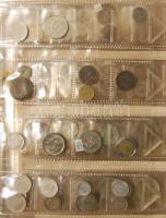 Szép hobbigyűjtemény albumba rendezve, közte több ezüst(Ag) is, magyar és világpénzek egyaránt, köze...