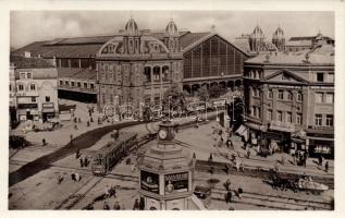 Budapest VI. Nyugati pályaudvar a Magyar Úriasszonyok Lapja szerkesztőségével és villamossal