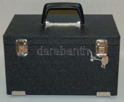 Éremtartó bőrönd 7 kihúzható és kivehető rekesszel (ebből kettő hiányzik) különböző méretű érmékhez,...