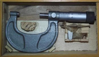 Észak-Koreai mikrométer fa dobozban / North Korean micrometer in wooden box