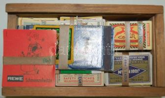 kb 3200 db külföldi gyufacímke-gyűjtemény: Ázsia, Afrika, Amerika, India, Német, holland, Belga, Exportok, stb... / 3200 foreign match-labels