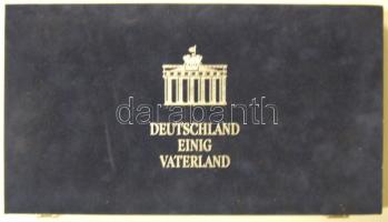Deutschland einig Vaterland éremtartó doboz 18db érem tárolására, plüss borítású, új állapotban