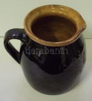 XIX. századi mázas kerámia kancsó népi mintával, kis festékhibákkal 14cm magas