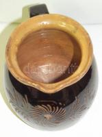 XIX. századi mázas kerámia kancsó népi mintával, kis festékhibákkal 14cm magas