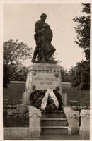 Dombóvár hősök szobra