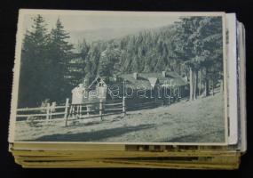 100 db vegyes, modern, főleg közép- európai képeslap, sok régivel / 100 mixed European B/W town-view cards