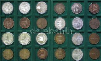46db-ból álló emlékérem gyűjtemény kivehető tálcás éremtartó dobozban, köztük Ag és Br párok: "...