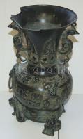 Kínai motívumokkal díszített dekoratív bronz váza (sérült) 30cm magas / Bronze vase 30cm