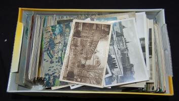 Egy nagy cipősdoboznyi vegyes modern képeslap néhány jobb régi városképes lappal / A large shoebox full of postcards