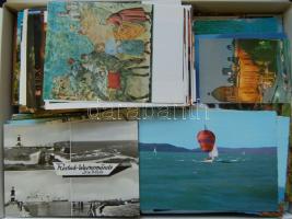 Egy doboz vegyes modern képeslap és leporello / A box full of mixed postcards, leporellos