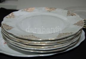 Nagy porcelán tétel, benne háború előtti csehszlovák hiányos étkészlet és egy Zsolnay süteményes tál...
