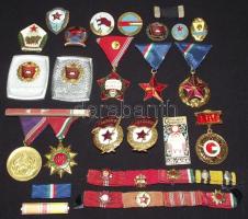 Több mint 30db kommunista kitüntetés, jelvény és kitűző gyűjtemény pár szovjet darabbal, közte szoci...