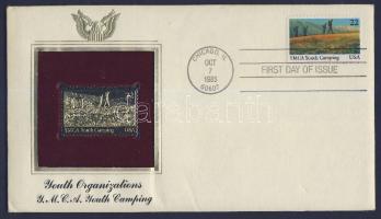 USA/Chicago 1985. "Y.M.C.A.-Young Men`s Christian Association Youth Camping - aranyozott bélyeg formájú emlékplakett borítékban, bélyeggel és elsőnapi bélyegzővel T:1