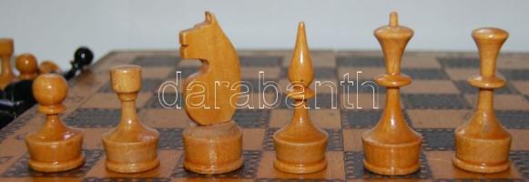 Hiánytalan fa faragott sakk készlet