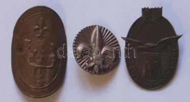 2db cserkész jelvény + 1db "Magyar Cserkész Szövetség IX.Kerülete Debrecen" botjelvény / Scout badges
