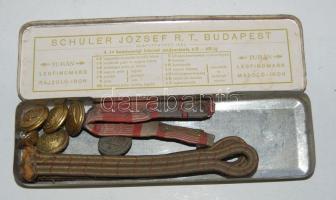 6 db katonai gomb és 3 db sújtás Turan fém tolltartóban