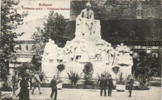 Budapest V. Vörösmarty-szobor (kis szakadás / small tear)