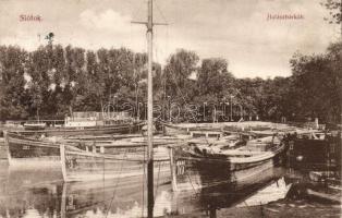 Siófok kikötő halászbárkák (EB)